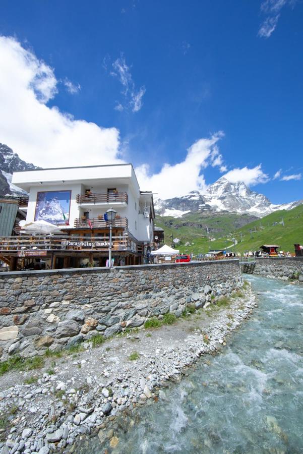Hotel Meuble' Joli Breuil-Cervinia Exteriör bild