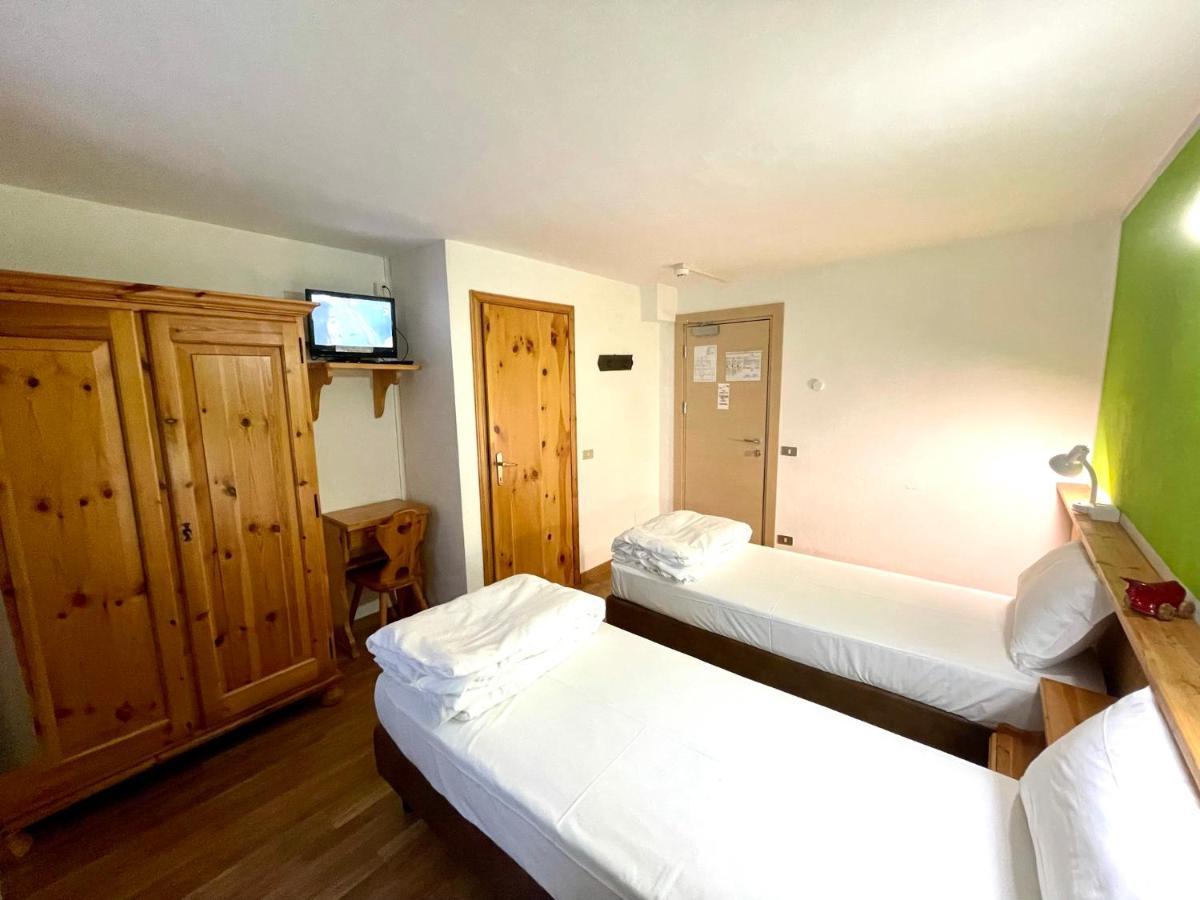 Hotel Meuble' Joli Breuil-Cervinia Exteriör bild