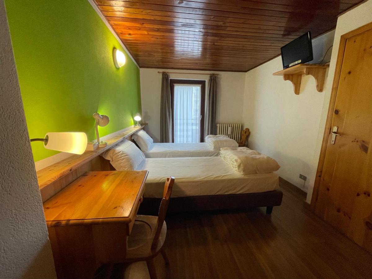 Hotel Meuble' Joli Breuil-Cervinia Exteriör bild