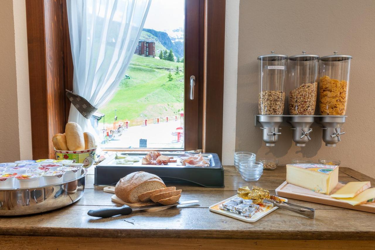 Hotel Meuble' Joli Breuil-Cervinia Exteriör bild