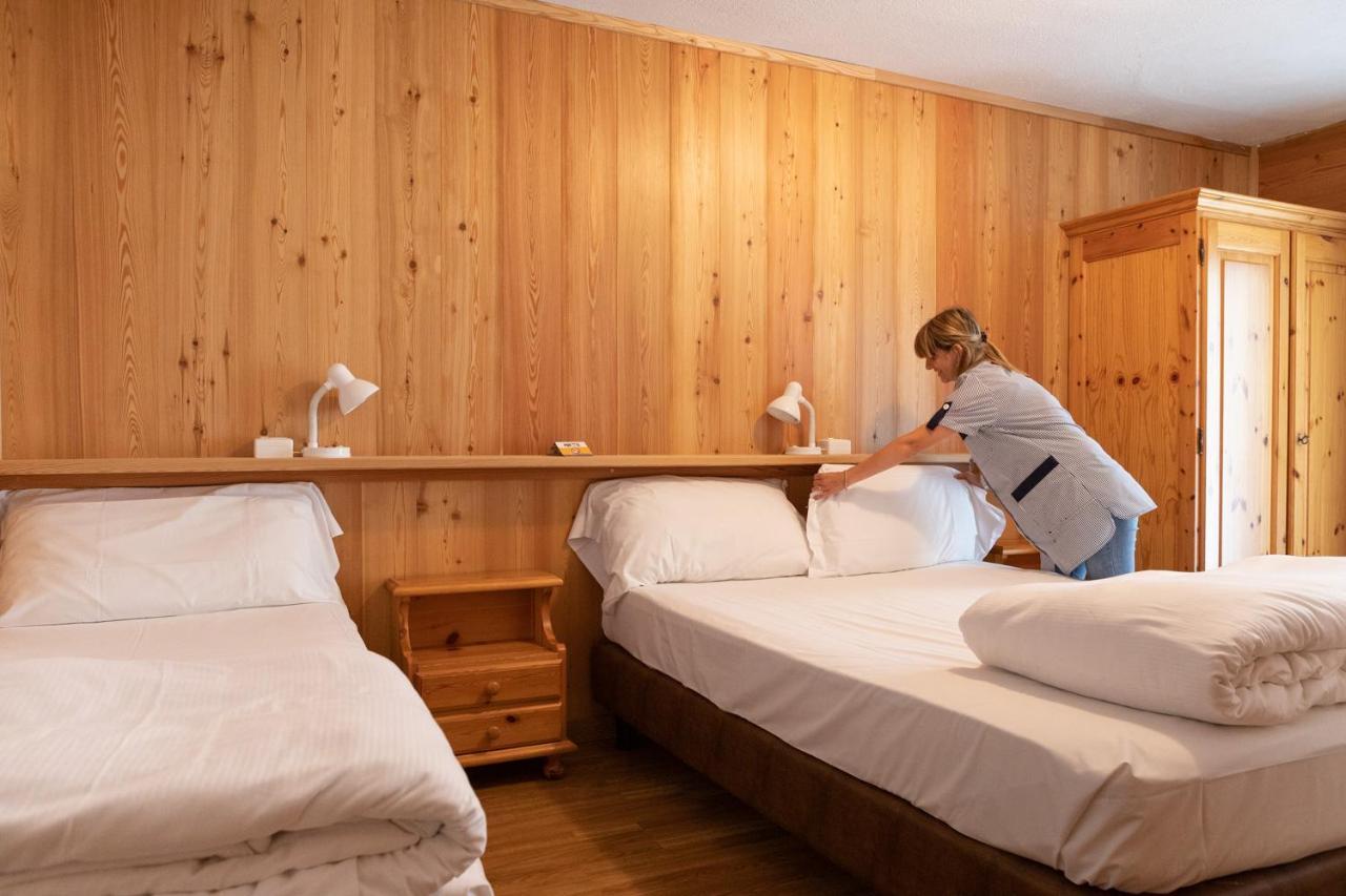 Hotel Meuble' Joli Breuil-Cervinia Exteriör bild