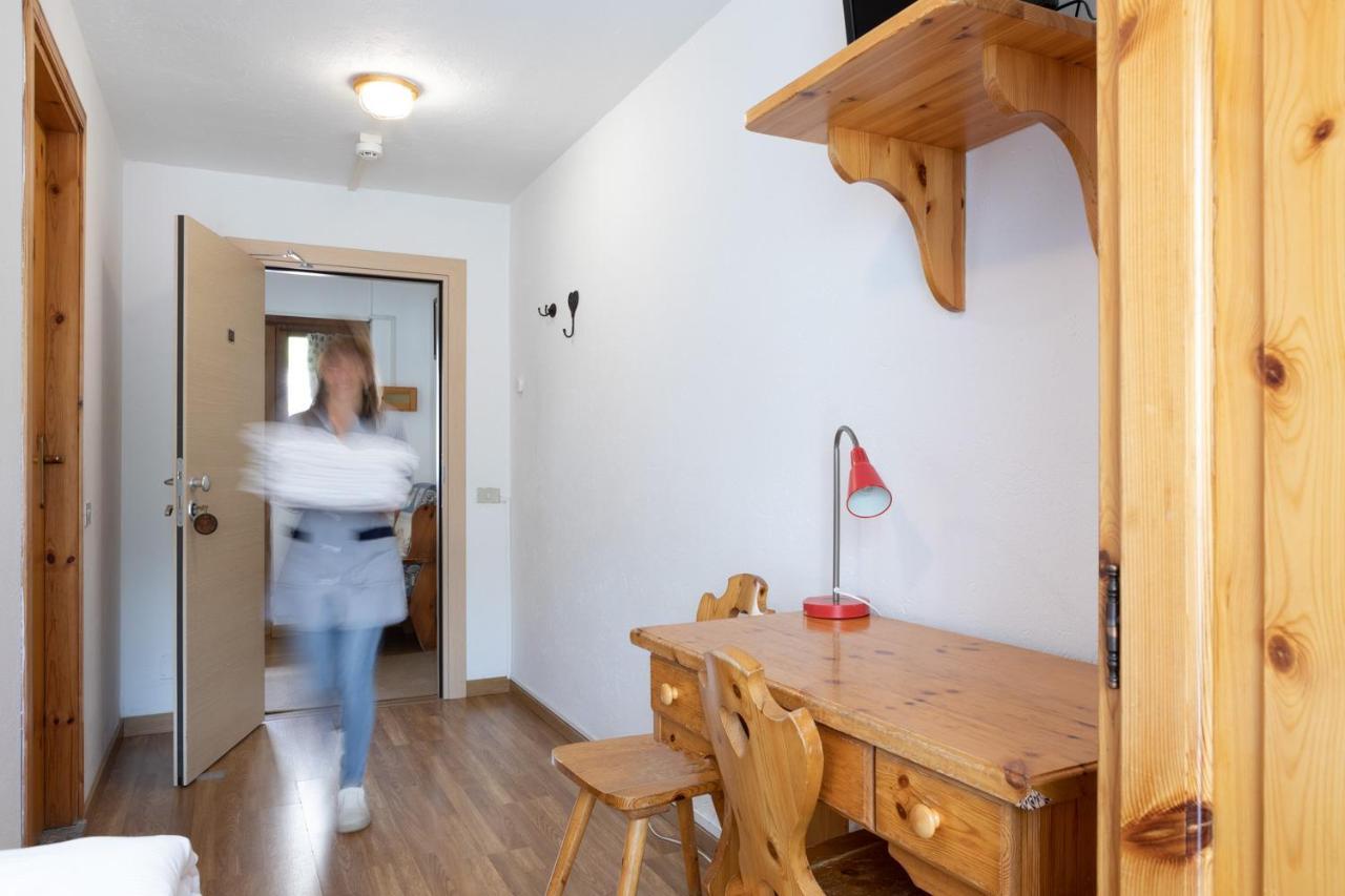 Hotel Meuble' Joli Breuil-Cervinia Exteriör bild