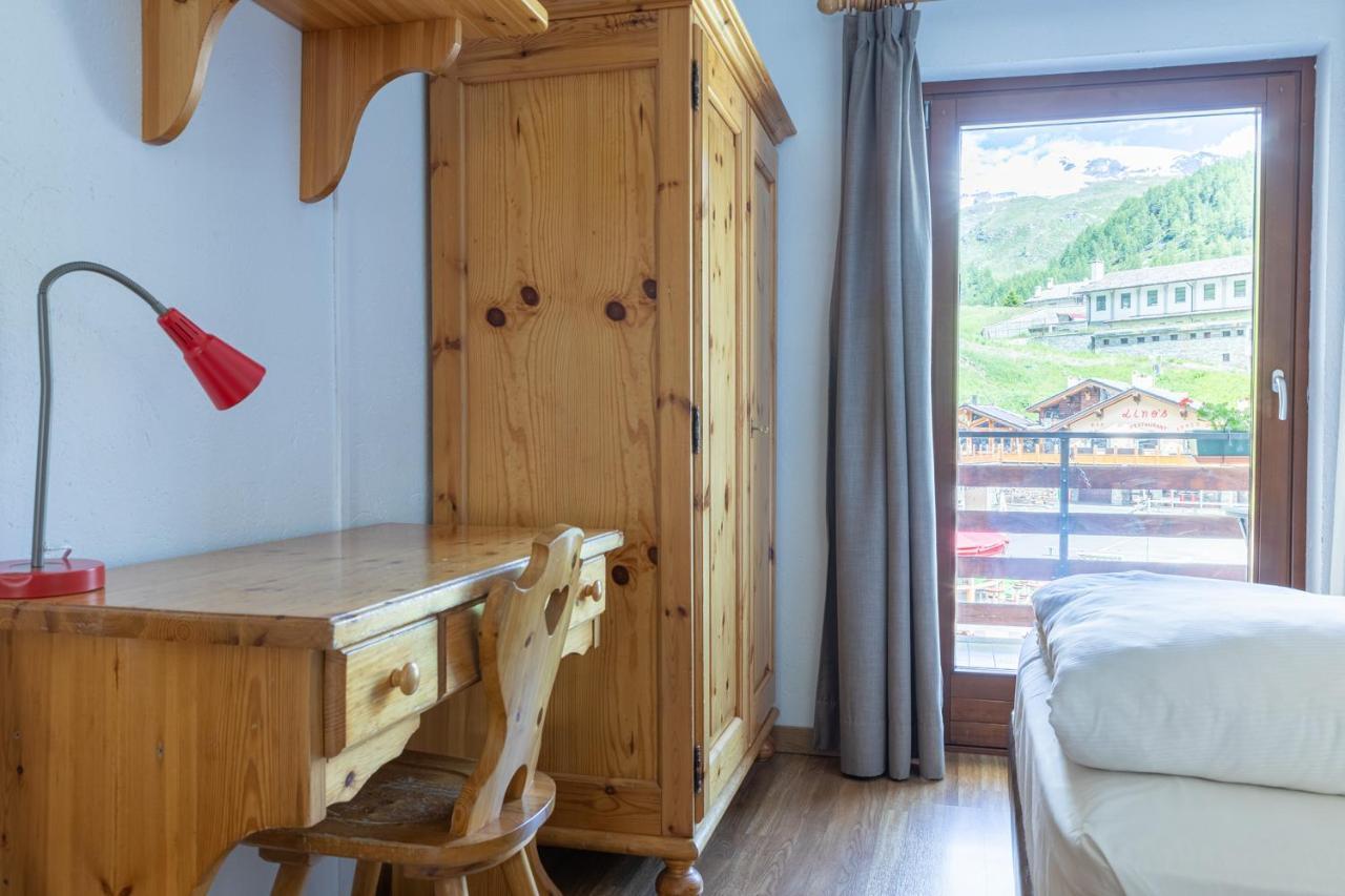 Hotel Meuble' Joli Breuil-Cervinia Exteriör bild