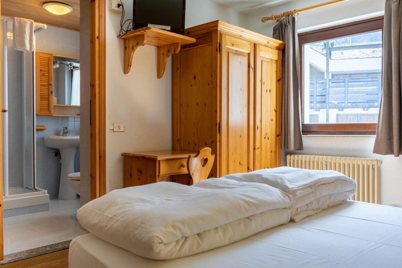 Hotel Meuble' Joli Breuil-Cervinia Exteriör bild